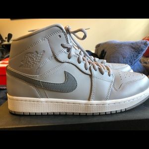 Air Jordan 1 mid